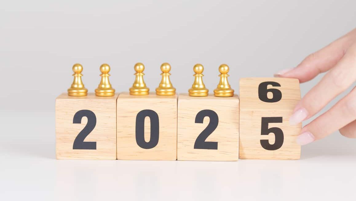 man chess figure from the crowd employee with 2026 year block. human resource management, recruitment, teamwork, strategy, toxic people and leadership concepts